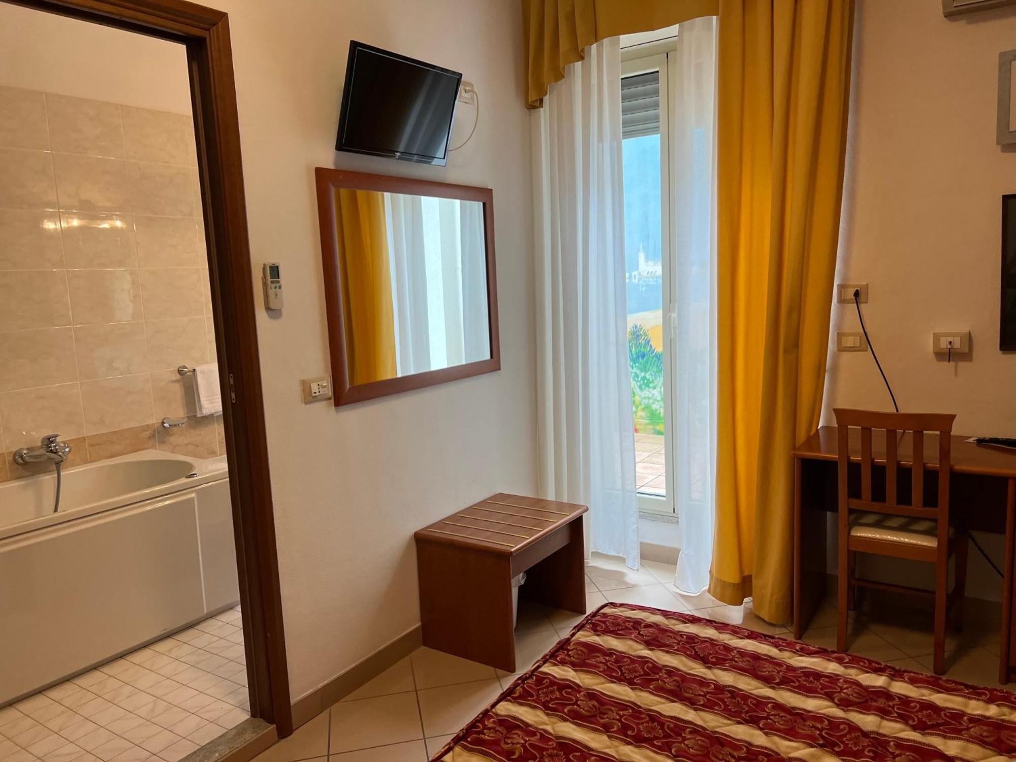 Hotel Bristol - Koolibry Hotels Cervia Ngoại thất bức ảnh