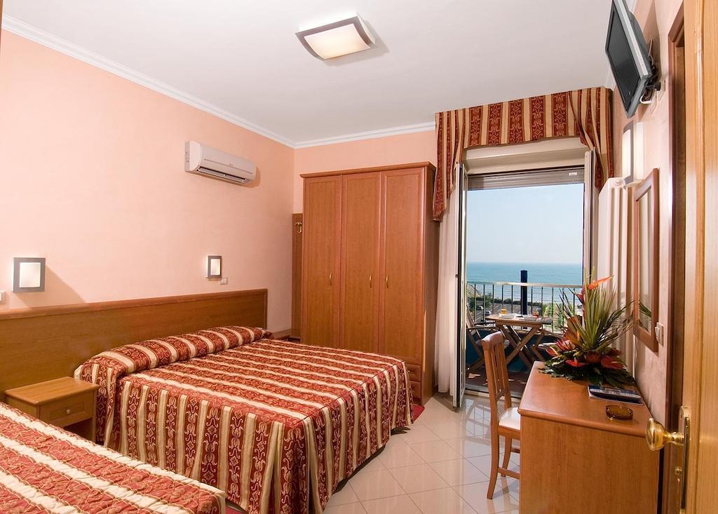 Hotel Bristol - Koolibry Hotels Cervia Phòng bức ảnh